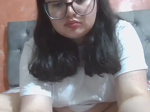 DearestKittyKat's cam snapshot