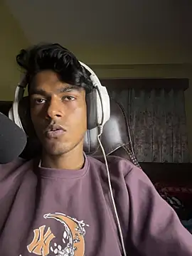 RavenKisses live sex cam