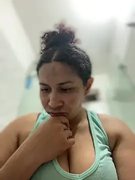 Carola-Ross live sex cam