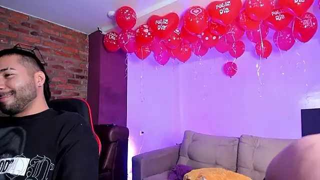 HotThreesoome's cam snapshot