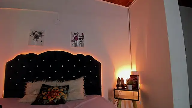 SaraRoades's cam snapshot