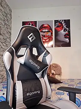 Antonella2_m's cam snapshot