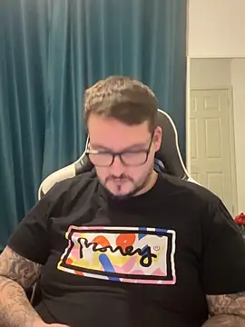 Tattooedman2 live sex cam