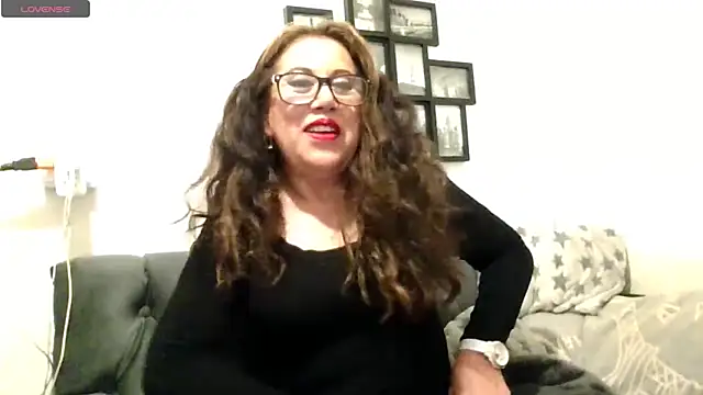 MirandaLatinaLovely's cam snapshot