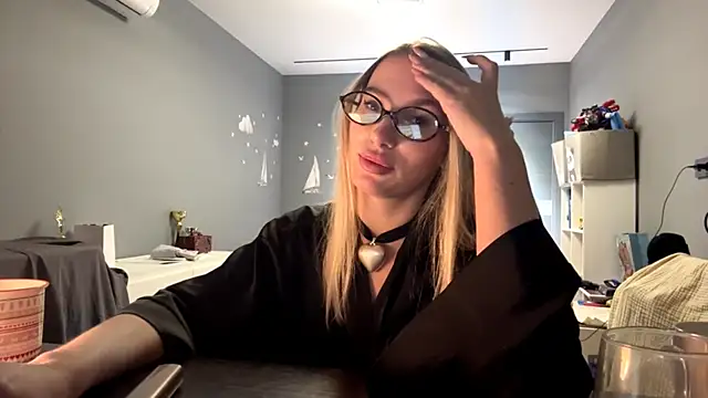 SoftnessMila's cam snapshot