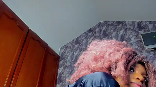 EMMAPARISS's cam snapshot