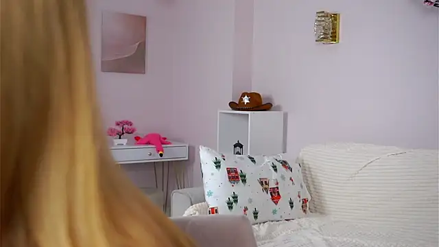 SunnivaCovil's cam snapshot