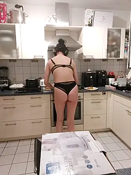 Gamergirl-Linela live sex cam