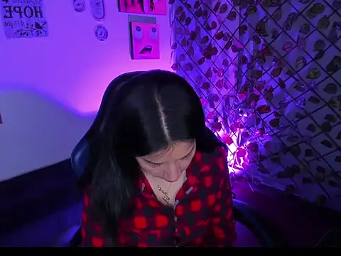 Megan_Collinss_'s cam snapshot