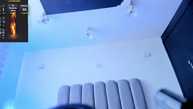 CatalinaMartinezz_'s cam snapshot