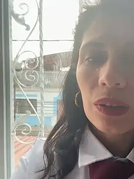 Alysson-- live sex cam