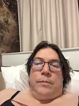 sissy_whore_mira's cam snapshot