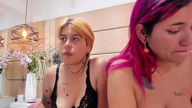 AnnieAndReach's cam snapshot