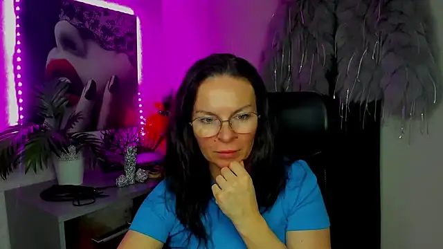 HelenLuxx live sex cam