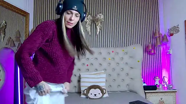 PlayfulShow live sex cam