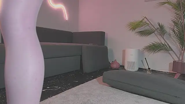 Monicamix's cam snapshot