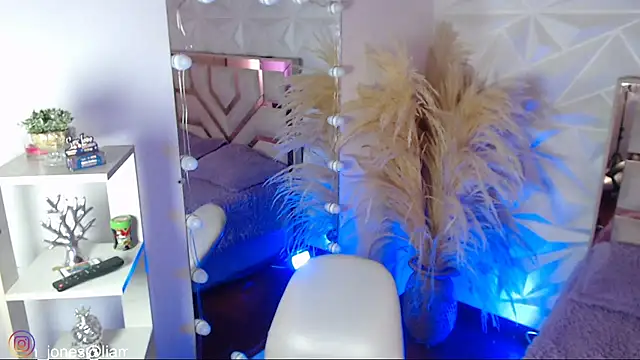 Jonesliam23 live sex cam