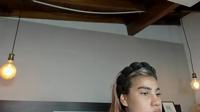 ZarahFoxx's cam snapshot