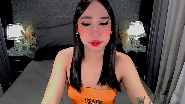 Kisha_fucks live sex cam