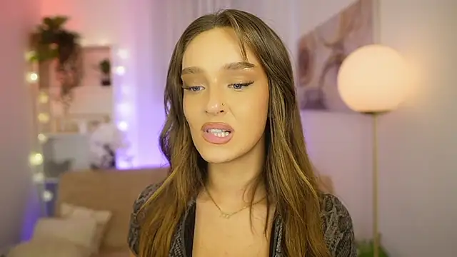 Clara_Nia live sex cam