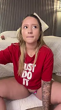 MiaPetit_ live sex cam