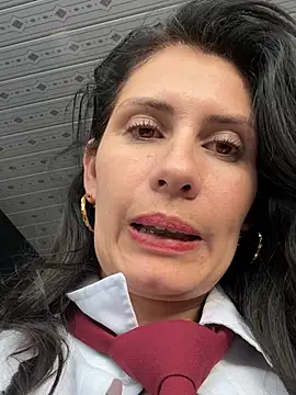 Alysson-- live sex cam