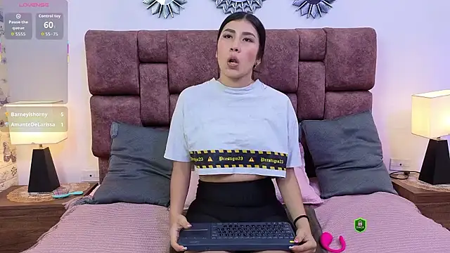 Lili_Opal's cam snapshot