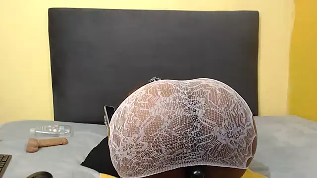 ChubbyBitch26's cam snapshot