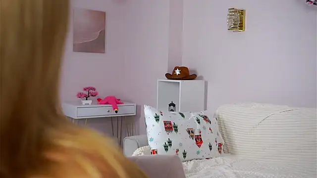 SunnivaCovil live sex cam