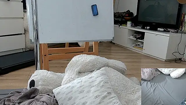 CeriseLapine live sex cam