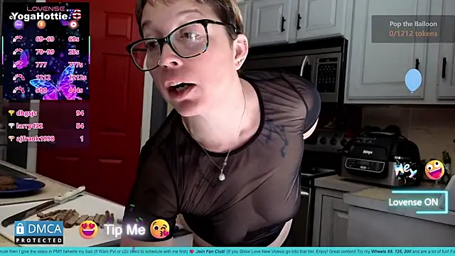 YogaHottie76's cam snapshot