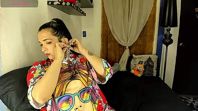 SARAMISHA live sex cam