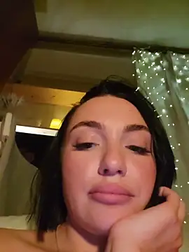 HotDevilGirl_'s cam snapshot