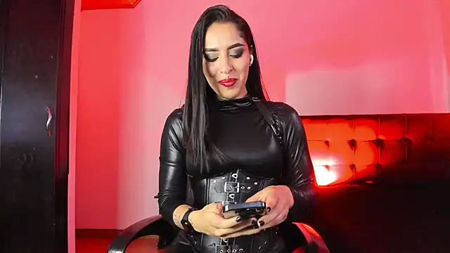 MistressVenena live sex cam