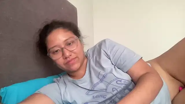 Kmiii21 live sex cam