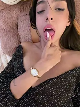 ZaraLuuv live sex cam