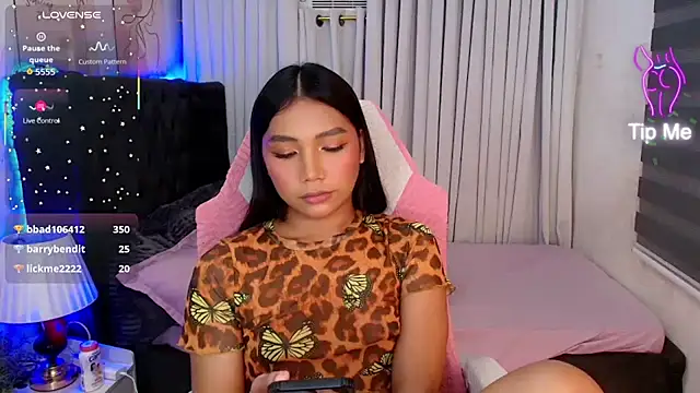 fuckingnaughtyjade live sex cam