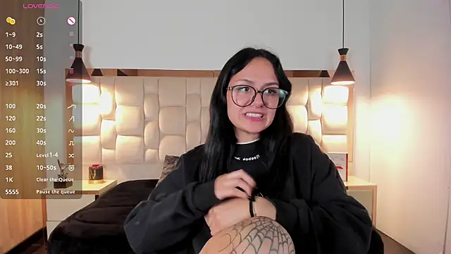 NiccolleHall's cam snapshot