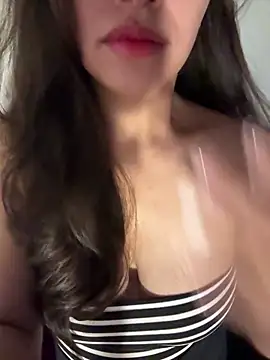 QuynhAnh_2k1 live sex cam