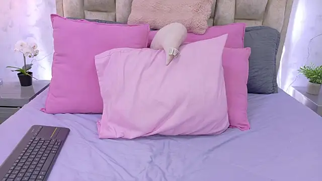 MiaaBlake_ live sex cam