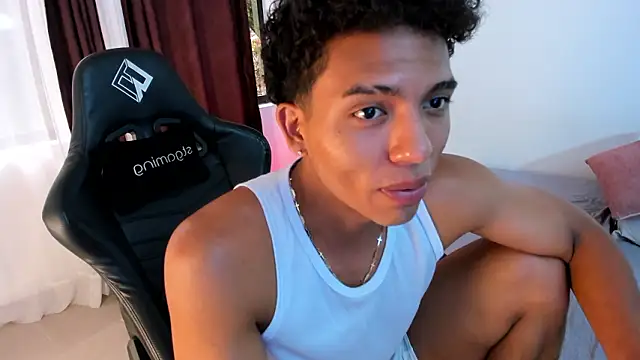 jhoystrong_ live sex cam