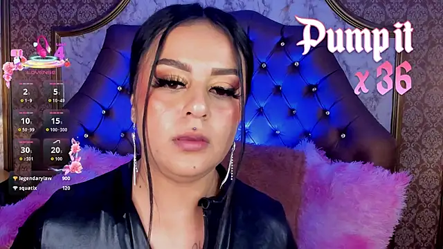 SoffiQueen live sex cam