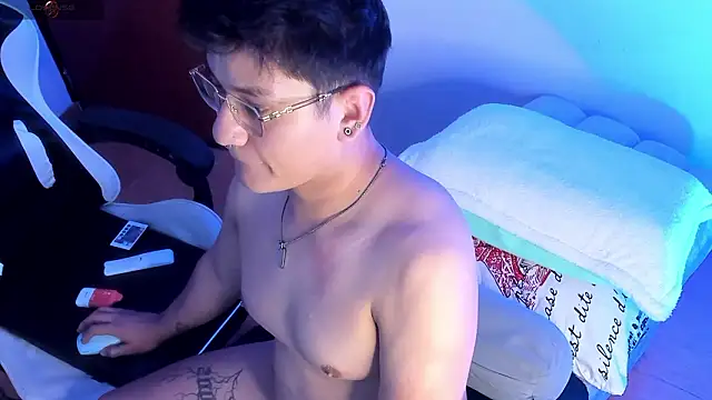 Theo_Rowan's cam snapshot