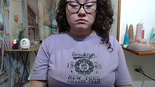 curly_greeneyed's cam snapshot