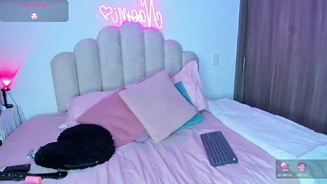 NaomiAsha live sex cam