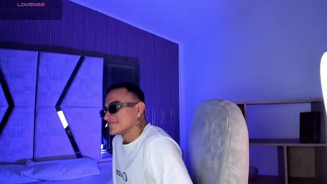 LiamDeep's cam snapshot