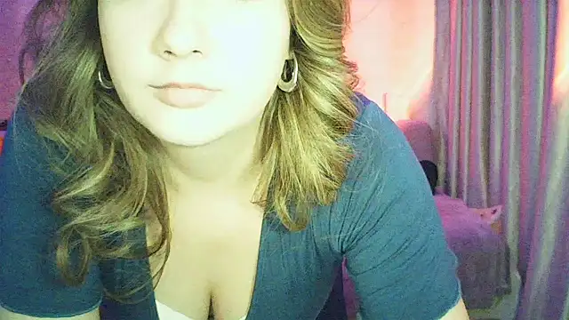 MoodieMira's cam snapshot