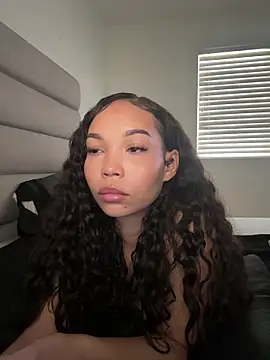 nikkiloveee live sex cam