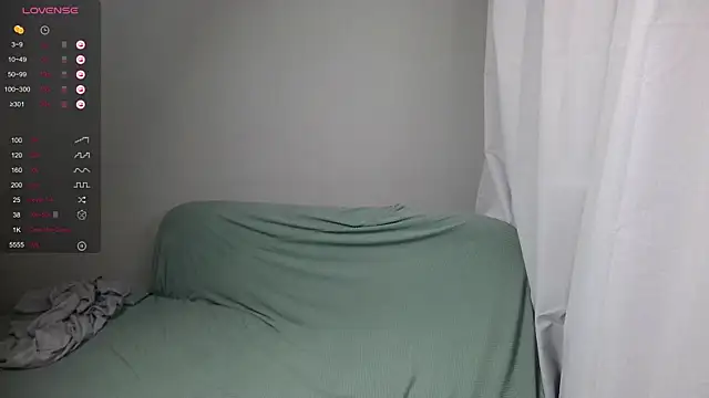 LeonBoykisser live sex cam