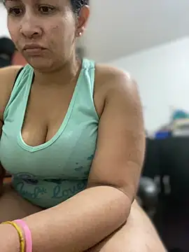 Carola-Ross live sex cam